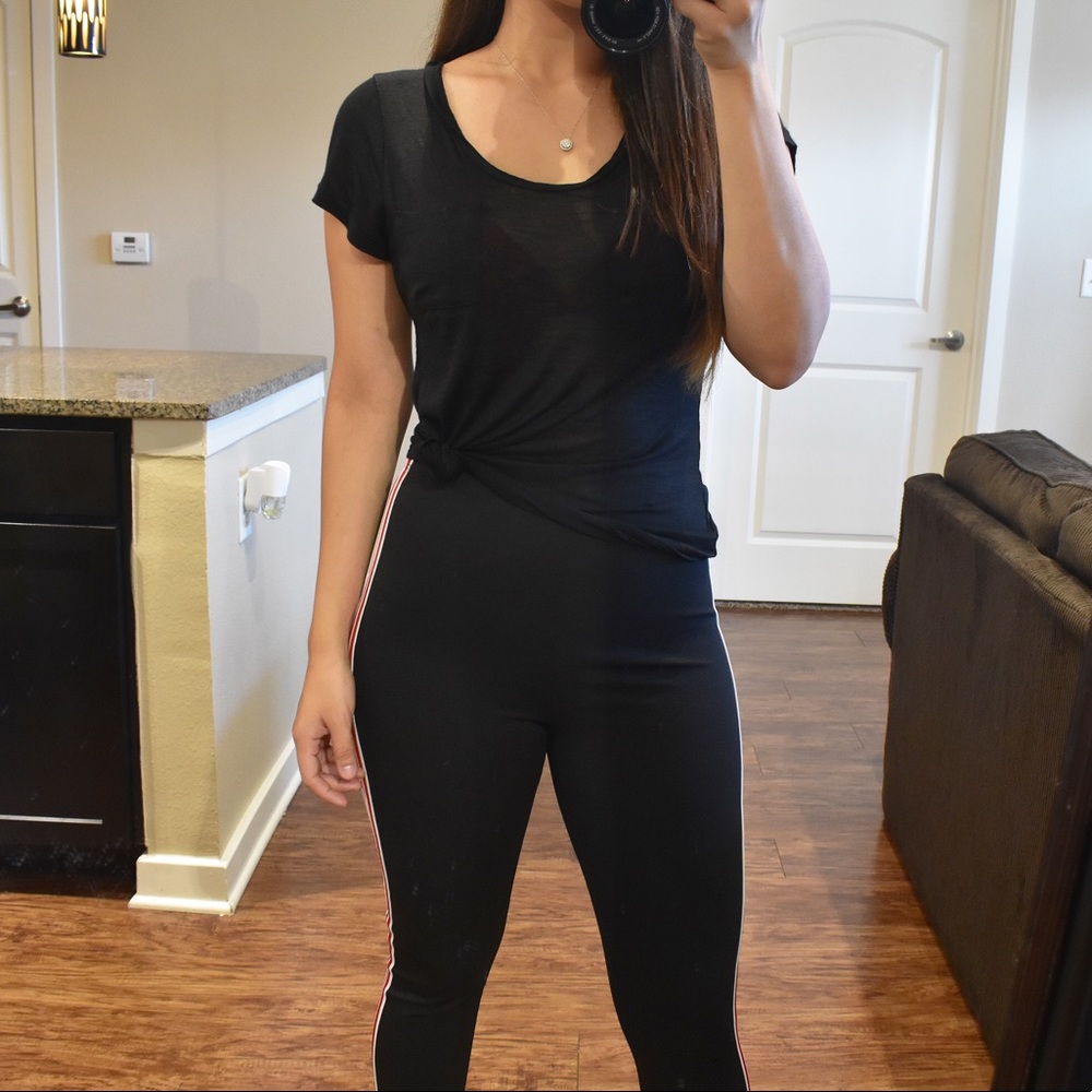 🏷SALE - Black T-shirt with a Pocket